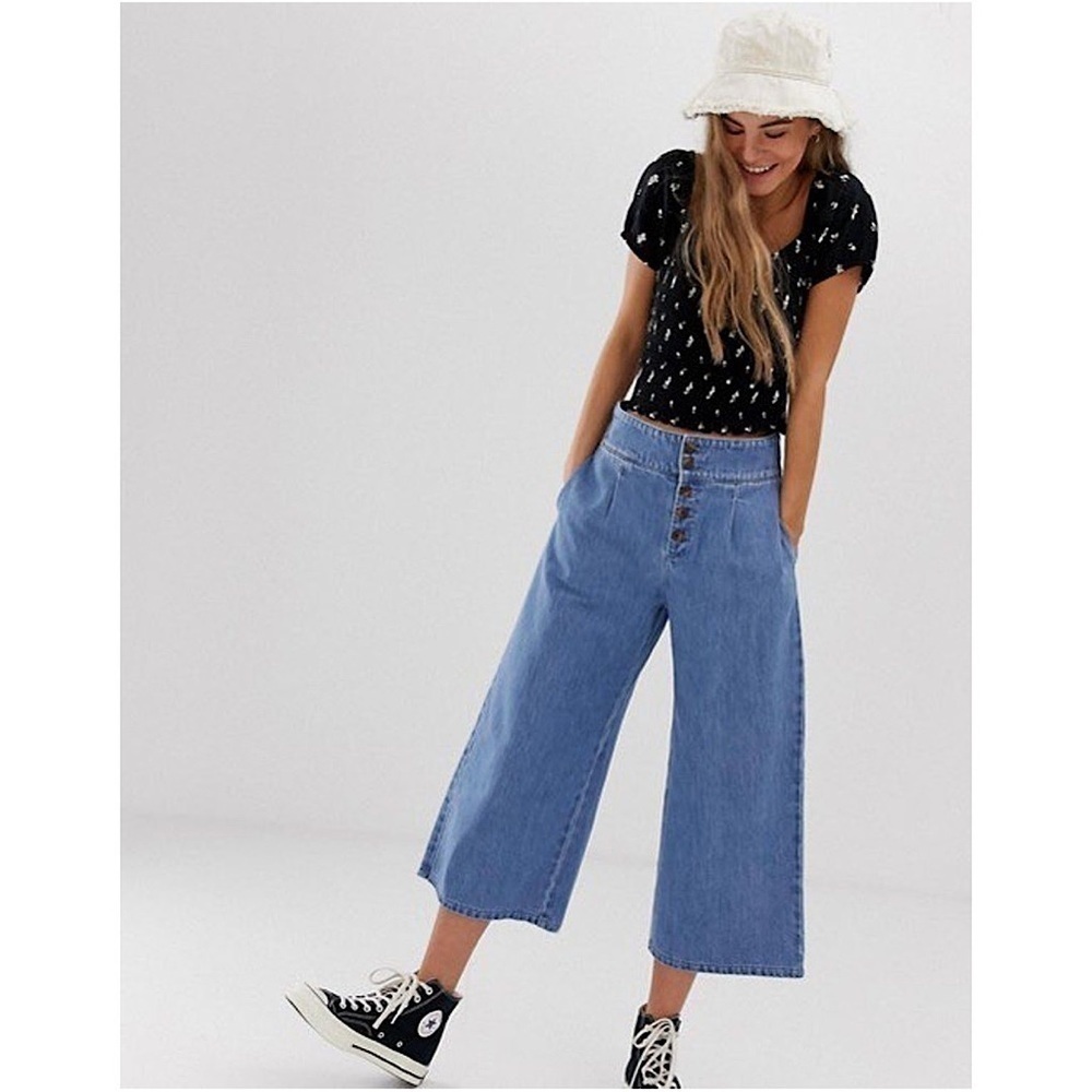 HOLLISTER Ultra High Rise Culottes in Medium Wash (Size:Small)